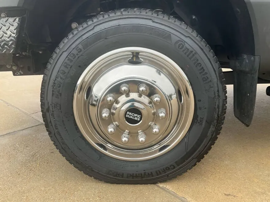 2022 Ford F-550 photo 1
