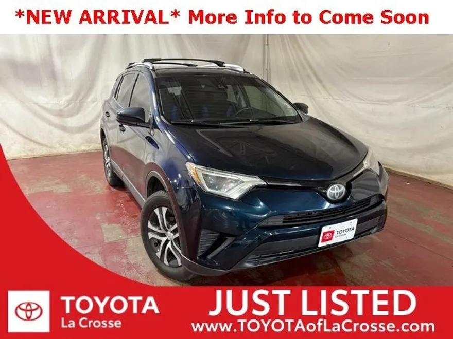 2018 Toyota RAV4 LE photo 1