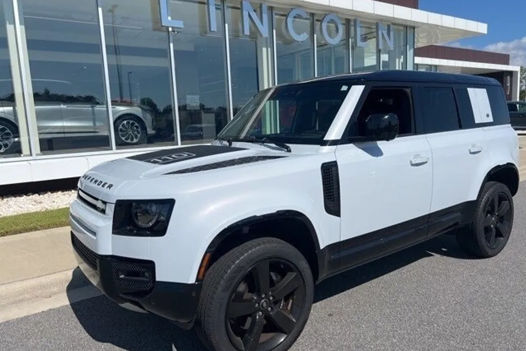 2023 Land Rover Defender V8 photo 1