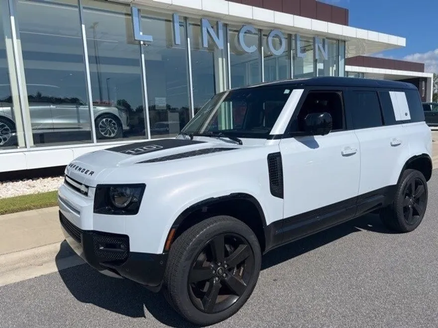2023 Land Rover Defender V8 photo 1