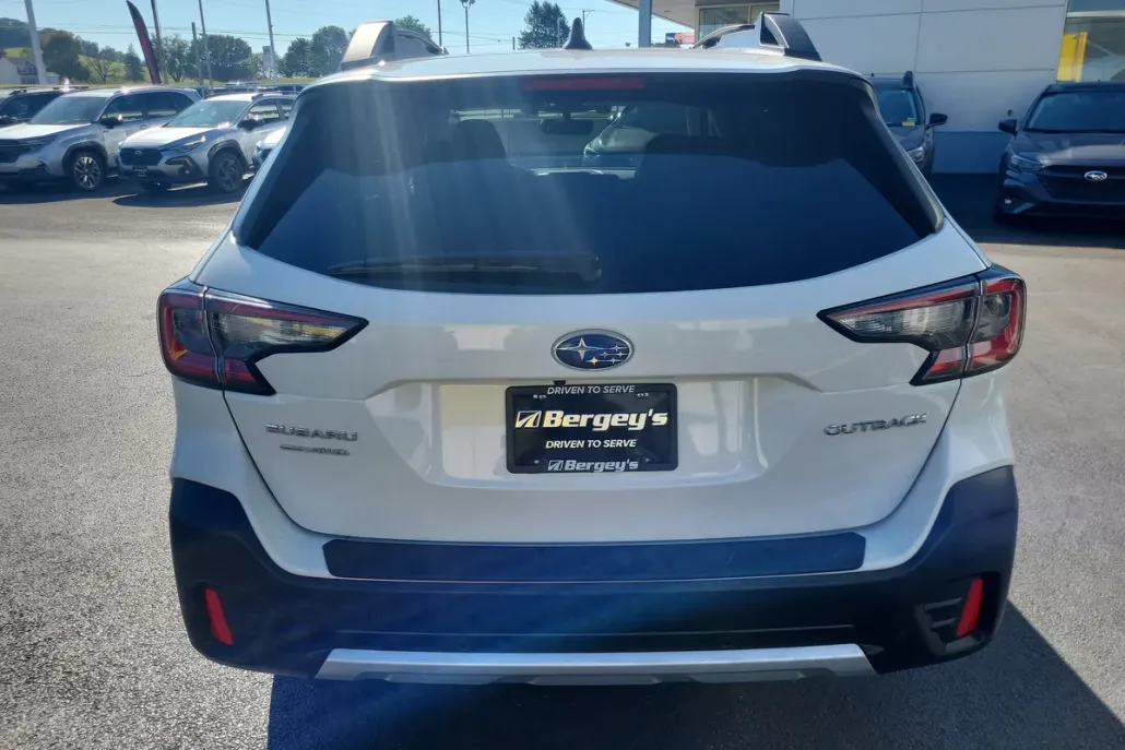 2022 Subaru Outback Limited photo 1