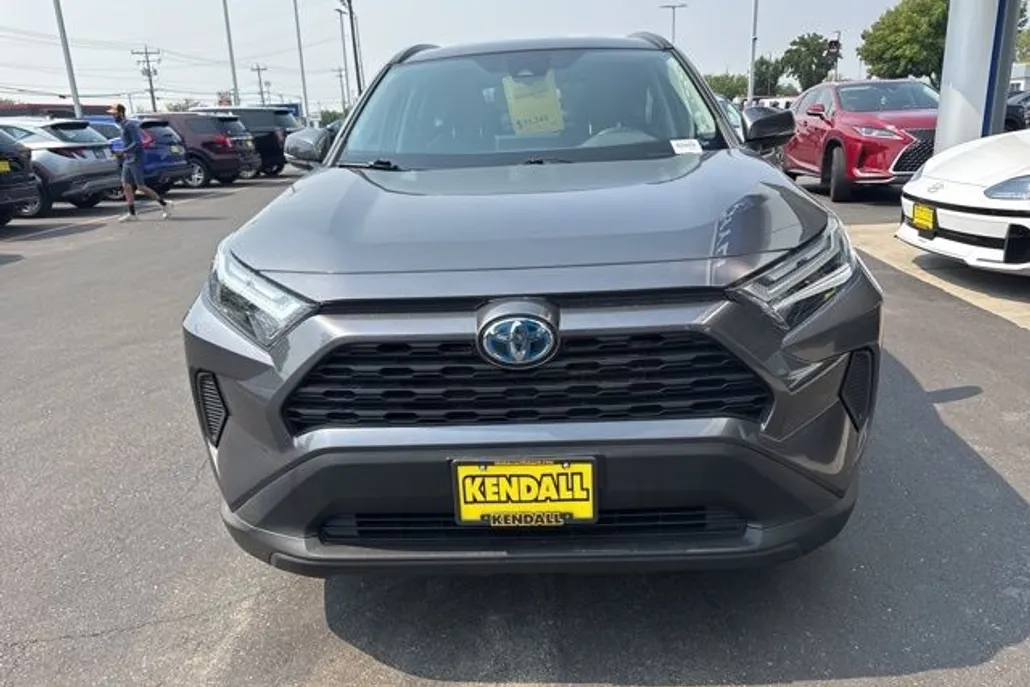 2023 Toyota RAV4 Hybrid LE photo 1