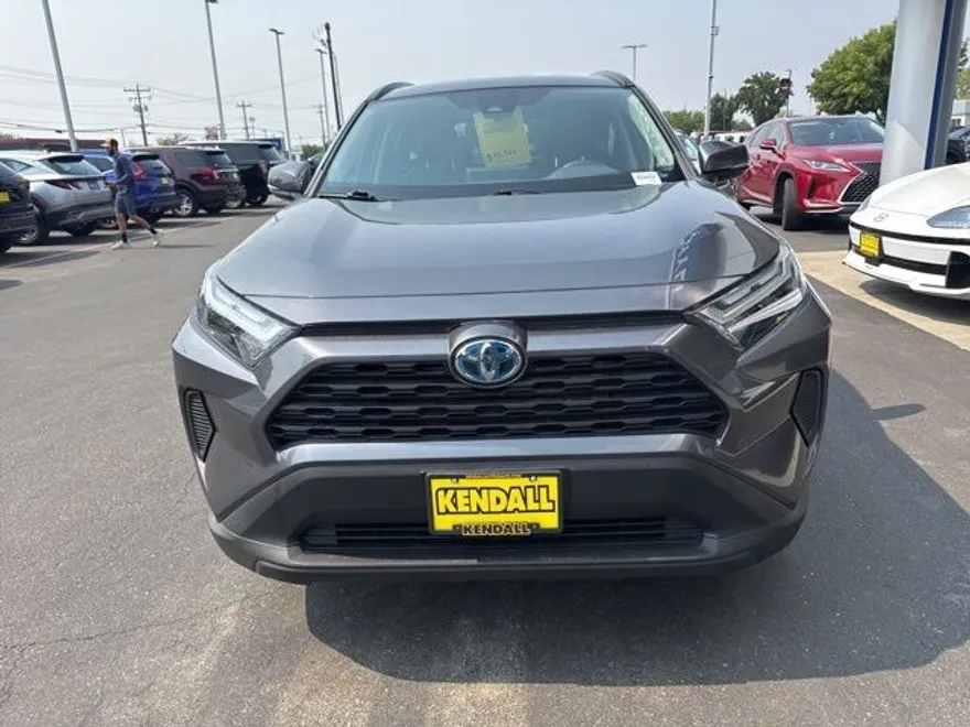 2023 Toyota RAV4 Hybrid LE photo 1