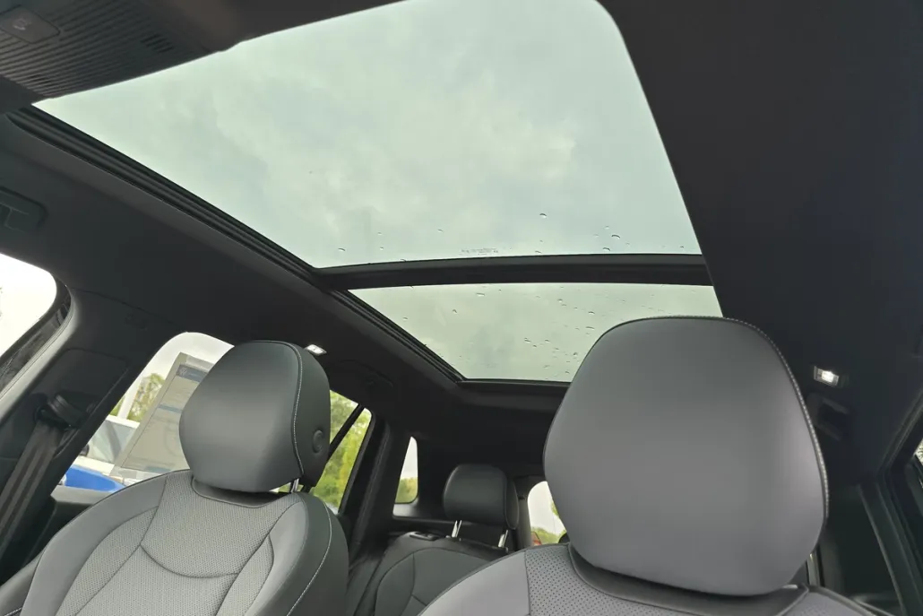2025 Volkswagen Tiguan SE R-Line Black photo 1