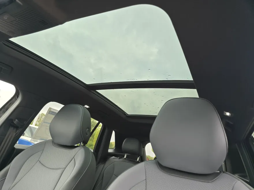 2025 Volkswagen Tiguan SE R-Line Black photo 1