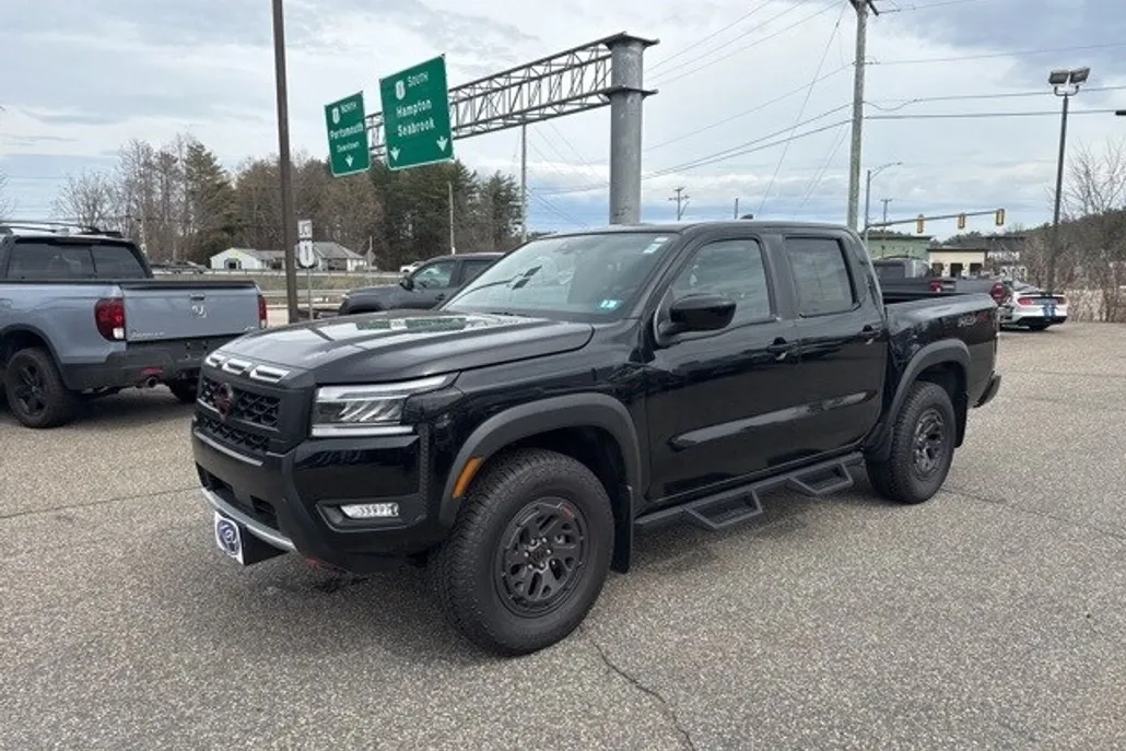 2025 Nissan Frontier PRO-4X photo 1