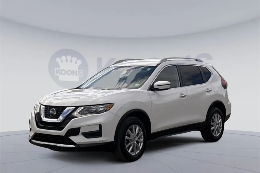 2018 Nissan Rogue SV photo 1
