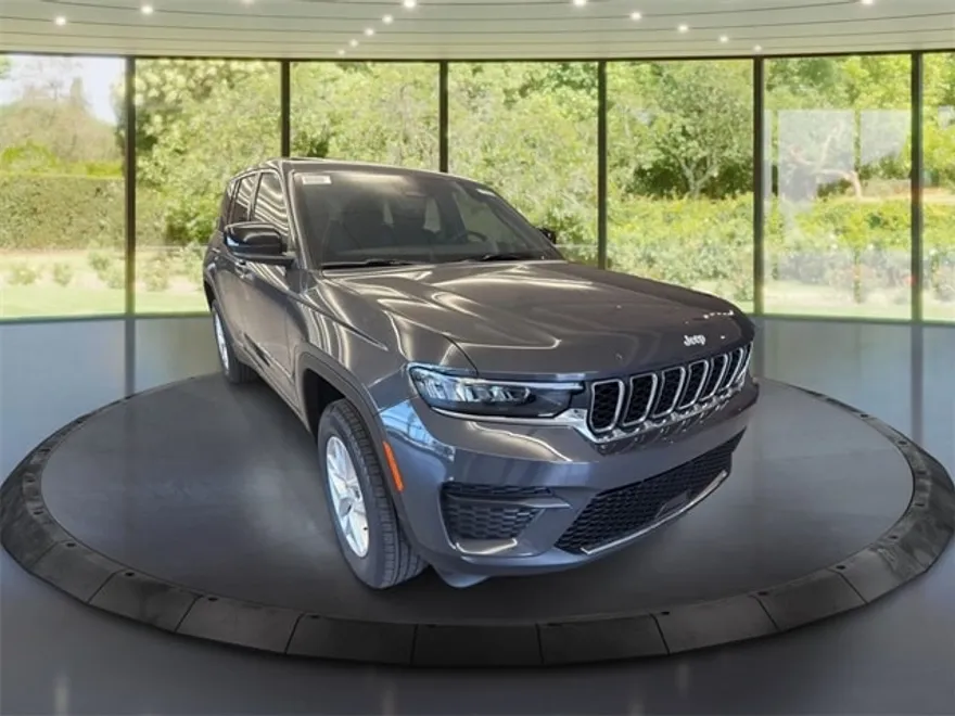 2025 Jeep Grand Cherokee Laredo X photo 1