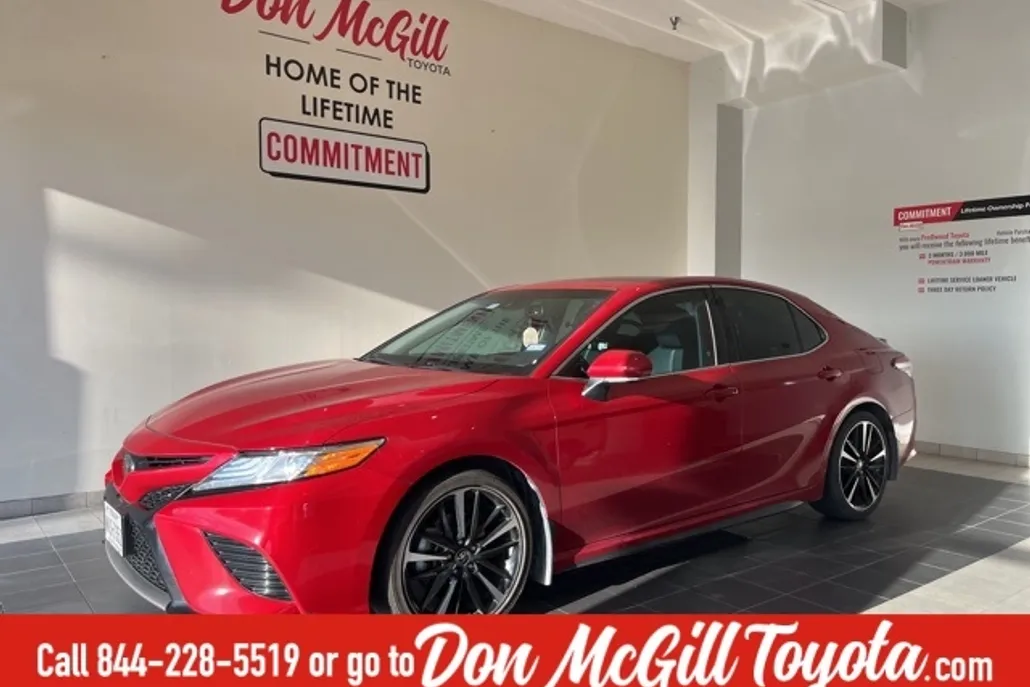 2020 Toyota Camry XSE photo 1