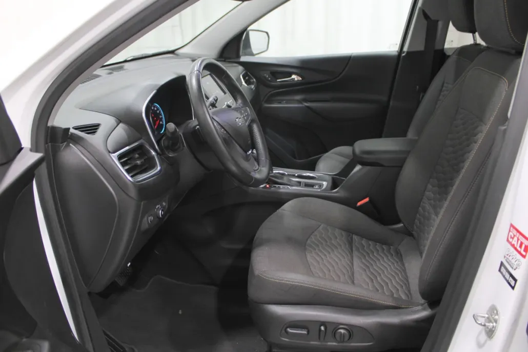 2021 Chevrolet Equinox LT photo 1