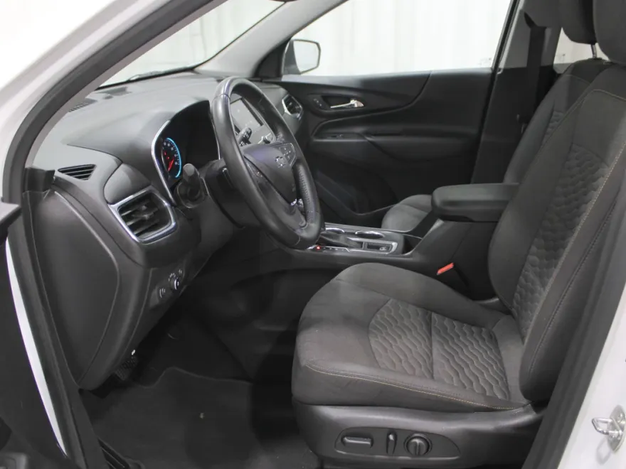 2021 Chevrolet Equinox LT photo 1
