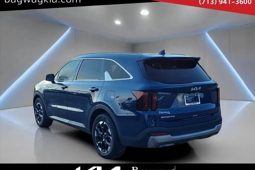 2025 Kia Sorento S photo 1