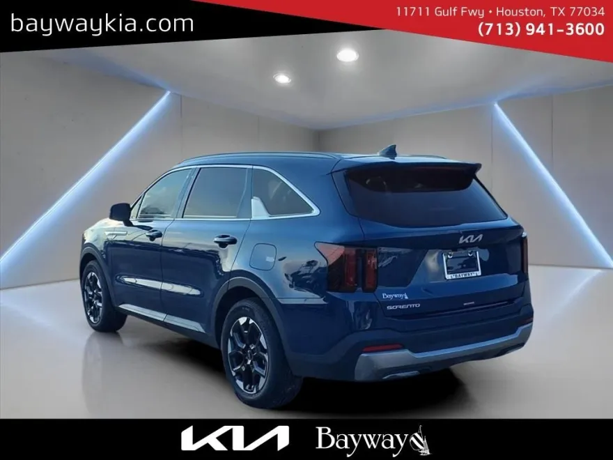 2025 Kia Sorento S photo 1