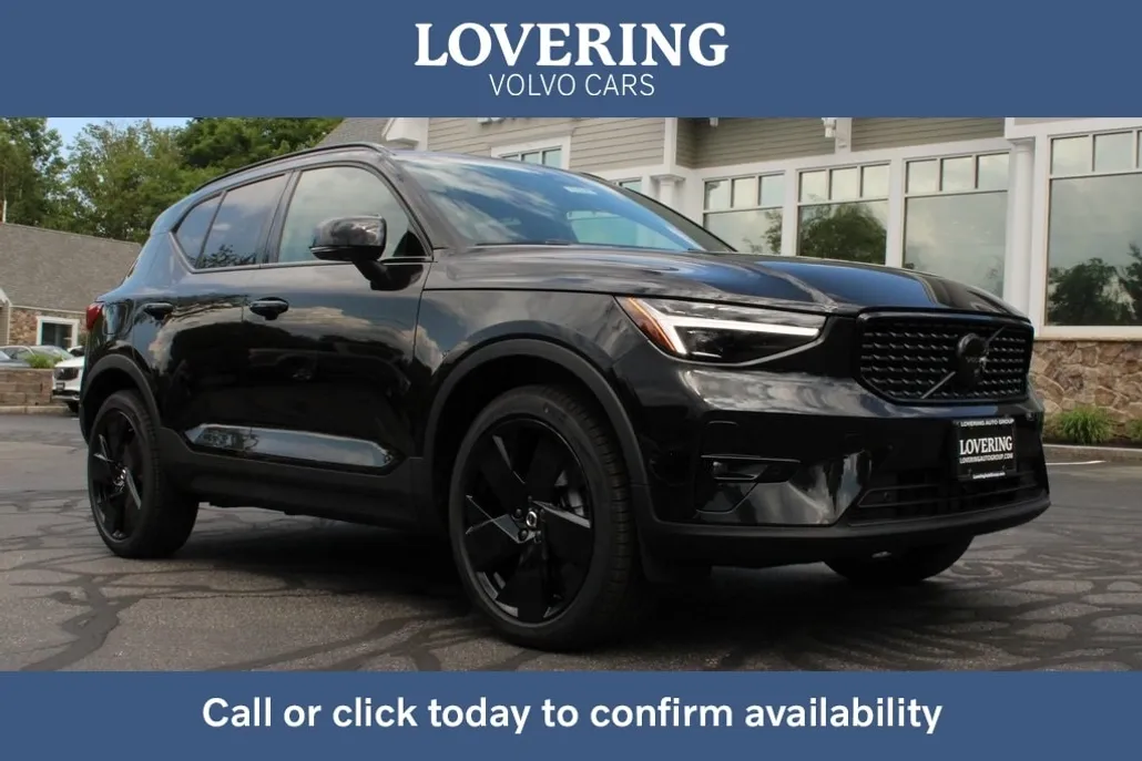 2026 Volvo XC40 photo 1