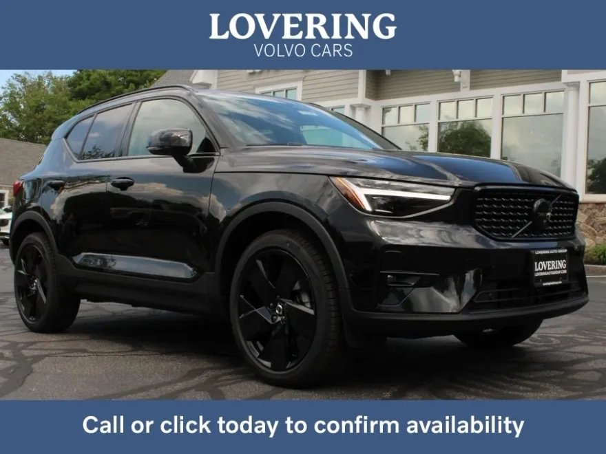 2026 Volvo XC40 photo 1