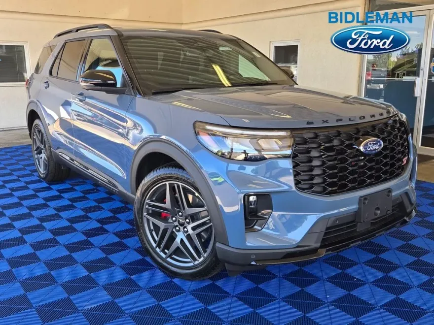 2025 Ford Explorer ST photo 1