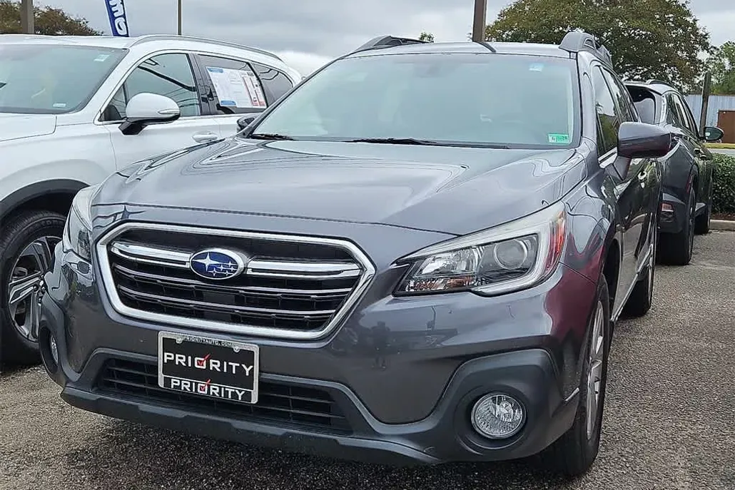 2019 Subaru Outback Premium photo 1