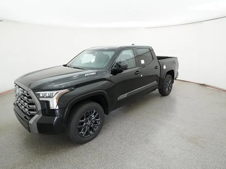2025 Toyota Tundra Platinum CrewMax photo 1