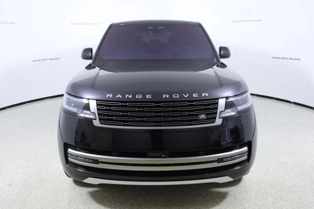 2023 Land Rover Range Rover SE photo 1