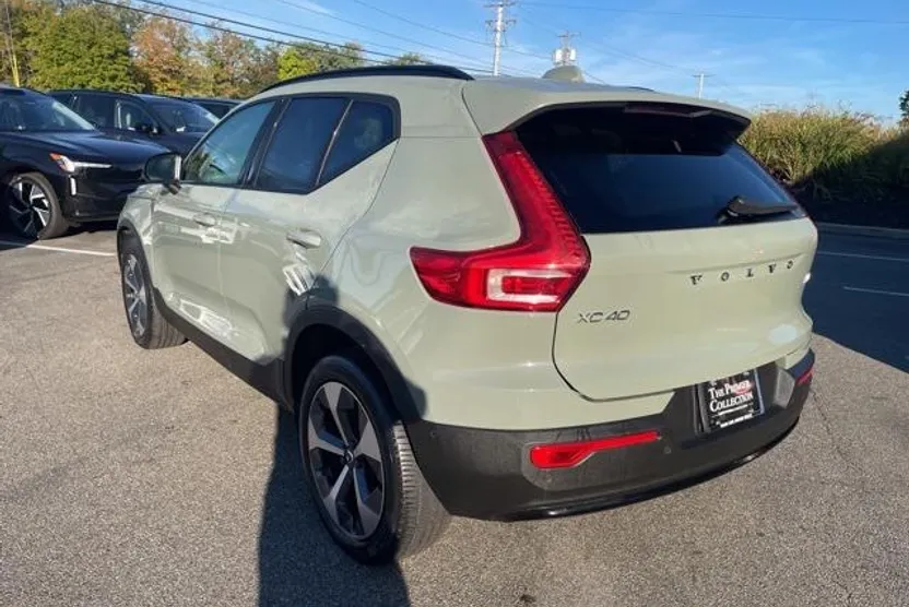 2023 Volvo XC40 AWD Plus photo 1