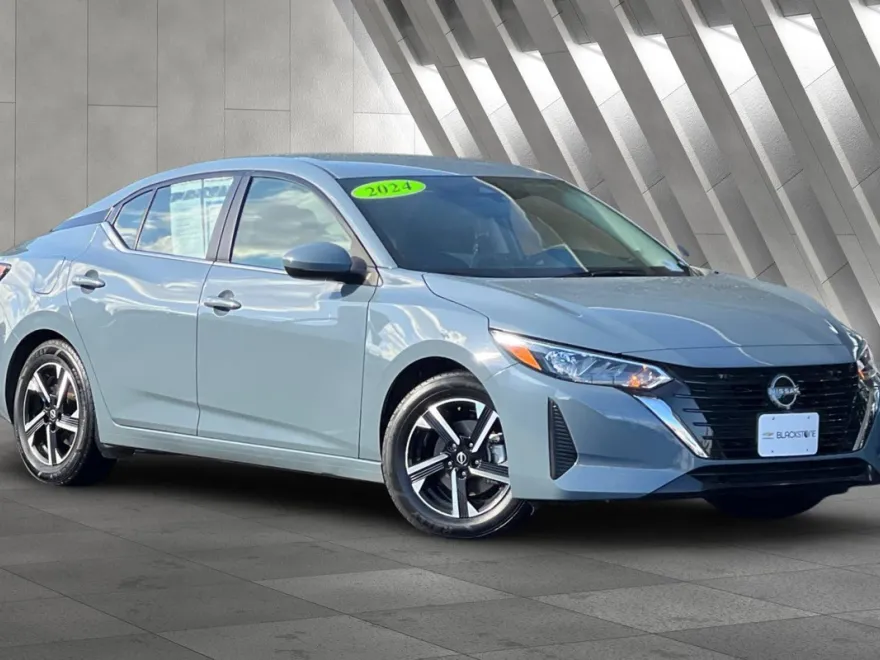 2024 Nissan Sentra SV photo 1