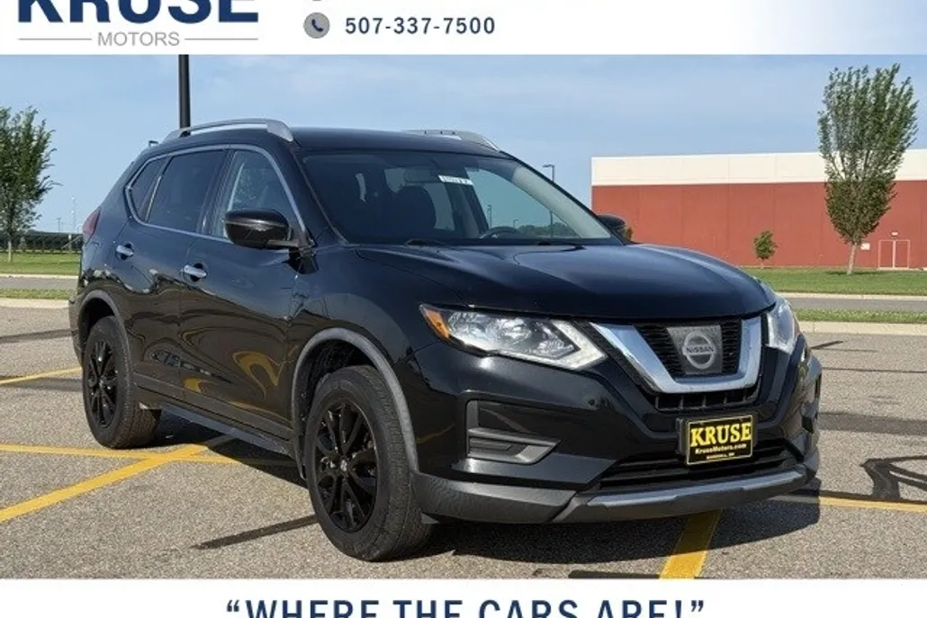 2017 Nissan Rogue SV photo 1