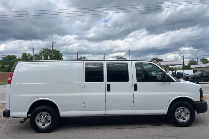 2014 Chevrolet Express 3500 Cargo Van photo 1