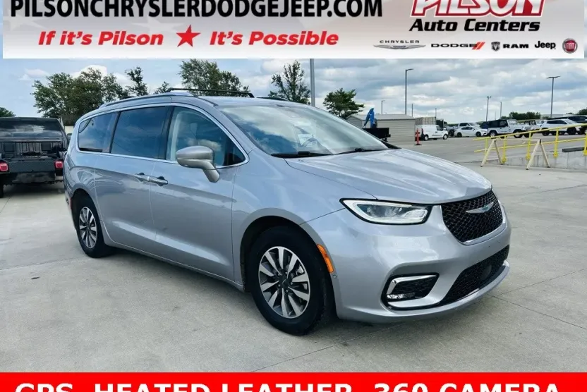2021 Chrysler Pacifica Hybrid Touring L photo 1