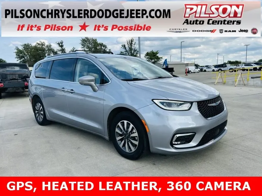 2021 Chrysler Pacifica Hybrid Touring L photo 1