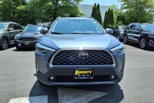 2023 Toyota Corolla Cross XLE photo 2