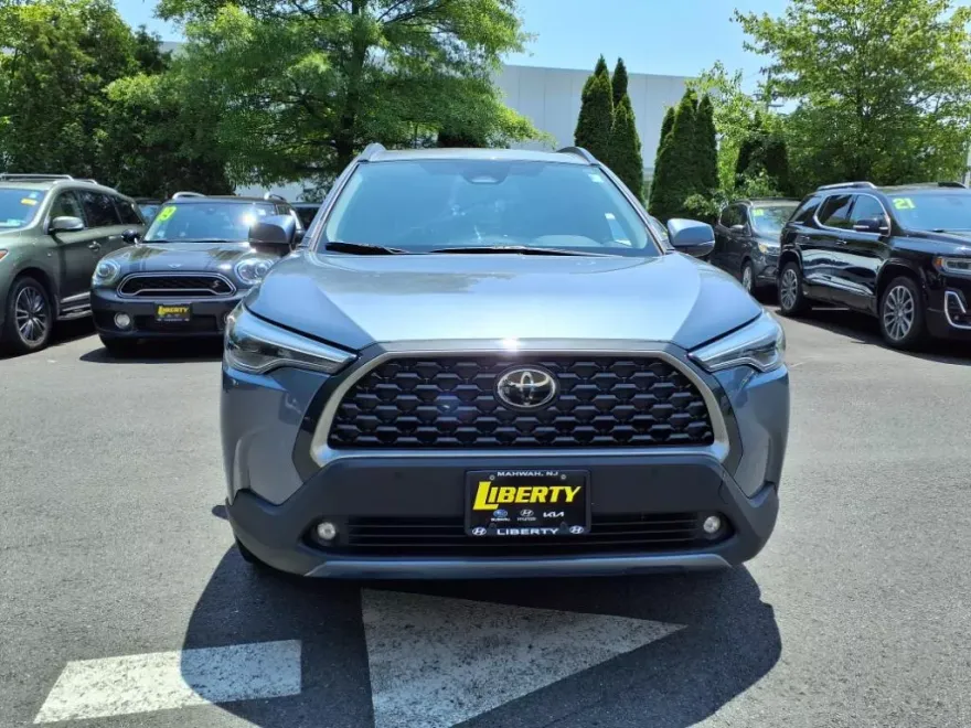 2023 Toyota Corolla Cross XLE photo 2