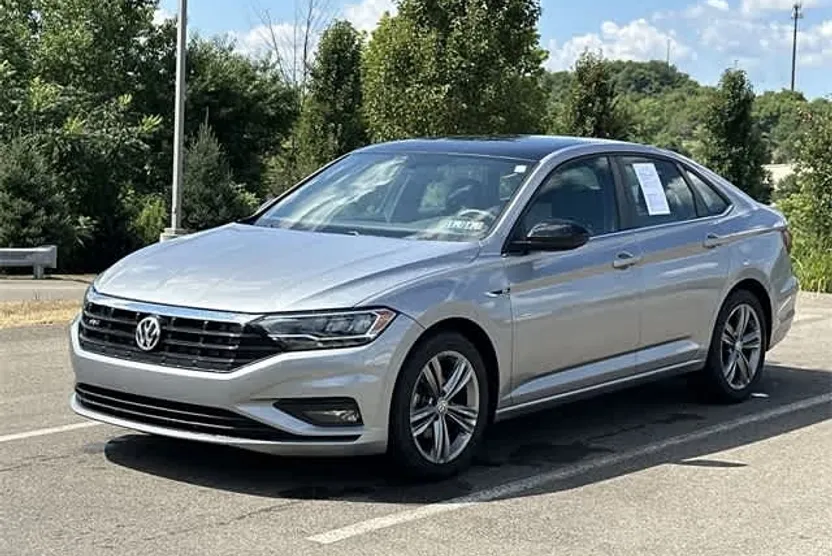 2021 Volkswagen Jetta R-Line photo 1