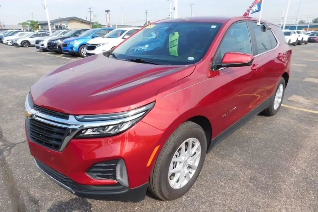 2024 Chevrolet Equinox LT photo 1