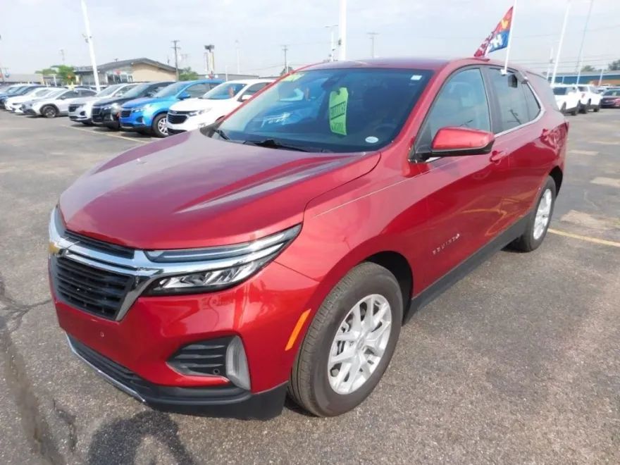 2024 Chevrolet Equinox LT photo 1