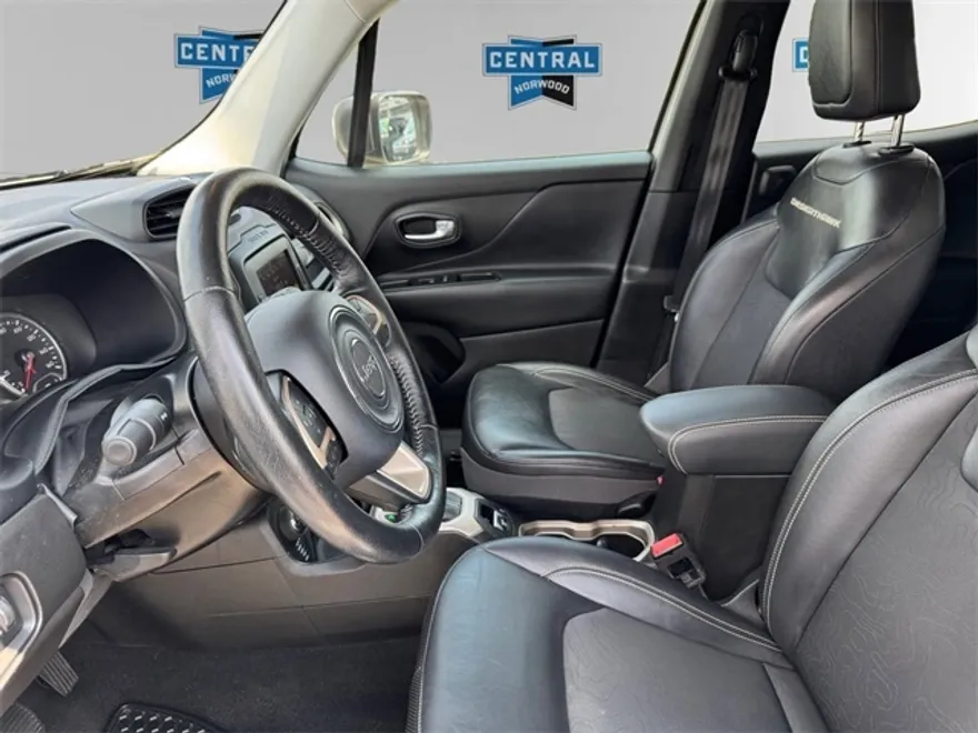 2017 Jeep Renegade Trailhawk photo 1