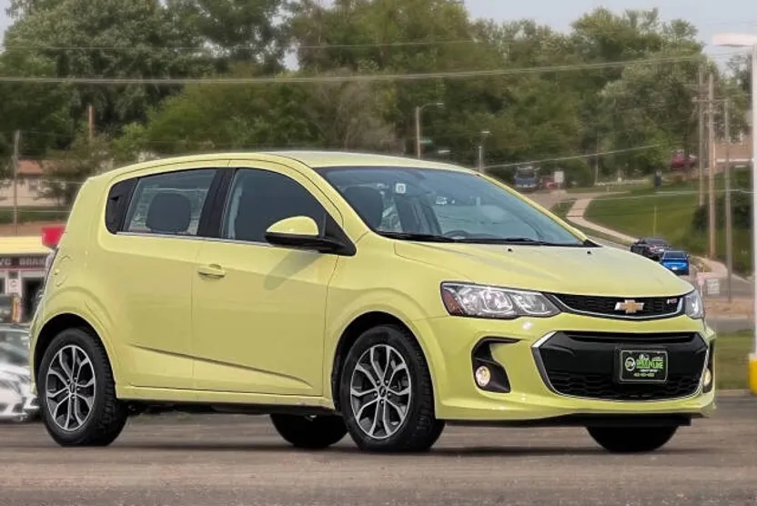 2017 Chevrolet Sonic LT photo 1