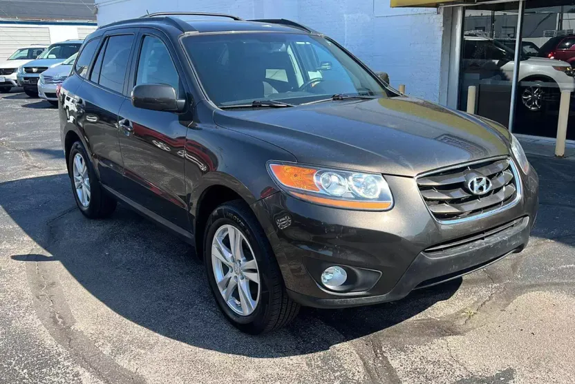 2011 Hyundai Santa Fe SE photo 1