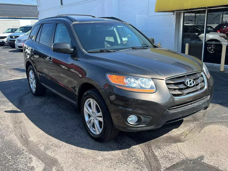 2011 Hyundai Santa Fe SE photo 1