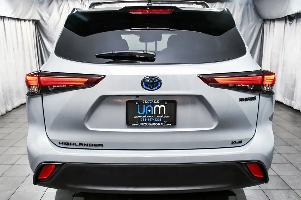 2024 Toyota Highlander Hybrid XLE photo 1