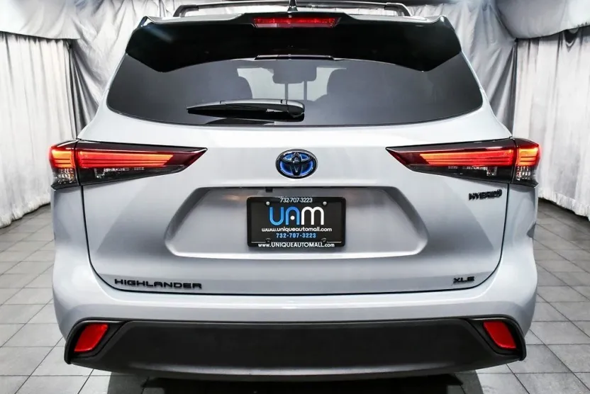 2024 Toyota Highlander Hybrid XLE photo 1