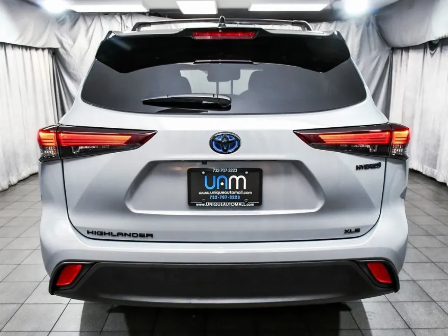 2024 Toyota Highlander Hybrid XLE photo 1