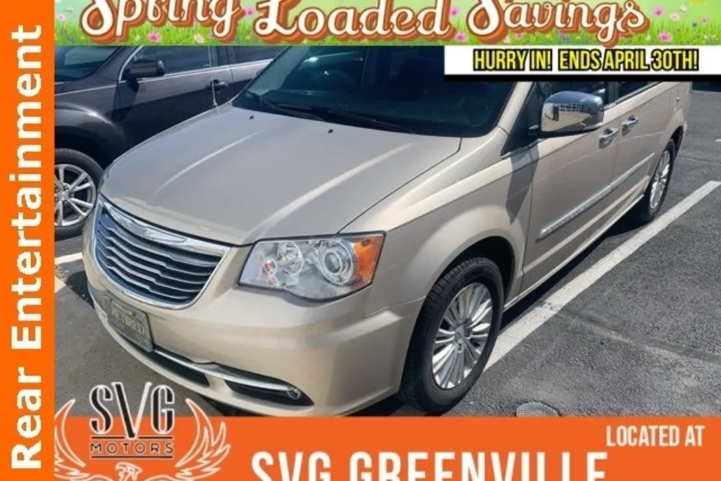 2015 Chrysler Town & Country Limited photo 1