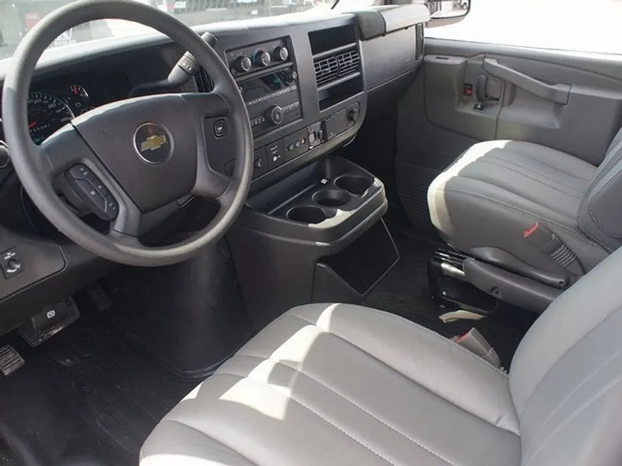 2025 Chevrolet Express Cargo 2500 photo 1