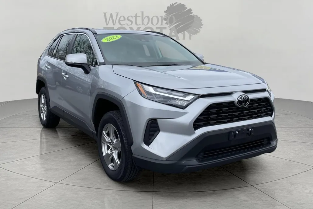2022 Toyota RAV4 XLE photo 1