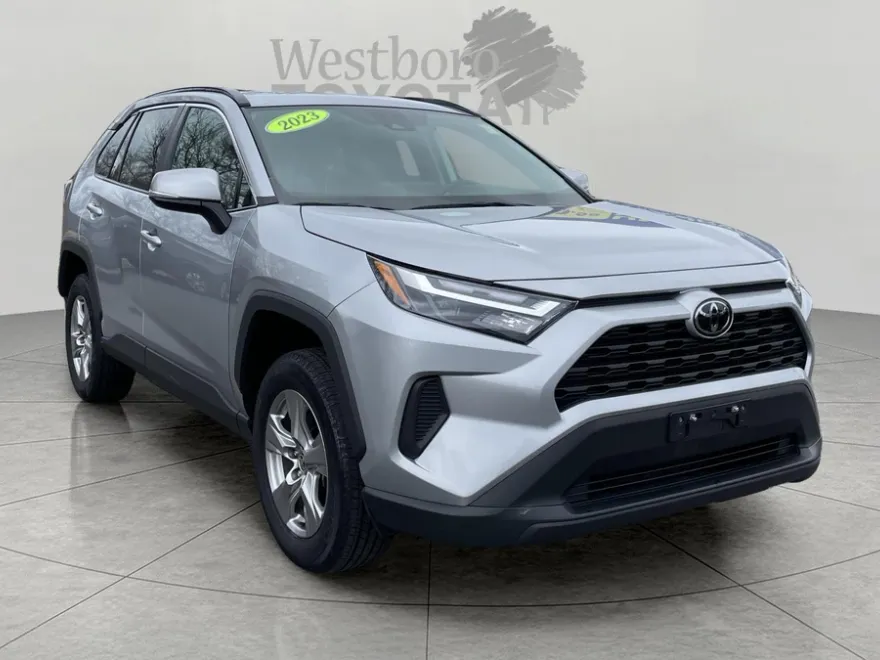2022 Toyota RAV4 XLE photo 1