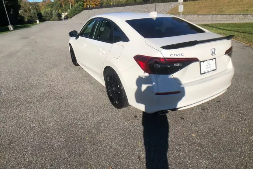 2024 Honda Civic Si photo 1