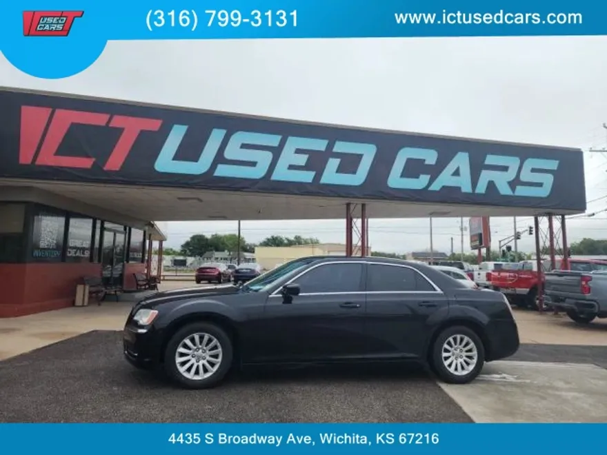2012 Chrysler 300 Base Limited photo 1