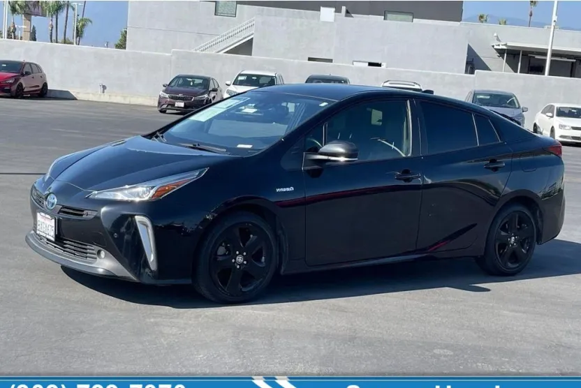 2022 Toyota Prius XLE photo 1