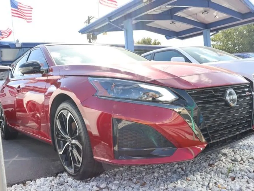 2023 Nissan Altima 2.5 SR photo 1