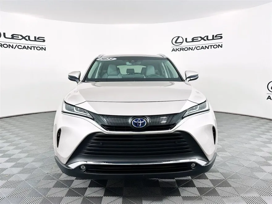 2024 Toyota Venza XLE photo 1